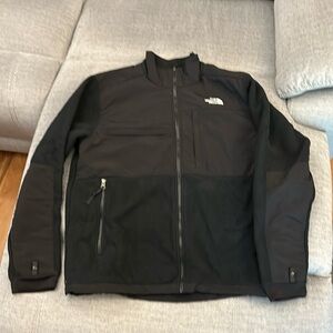Men’s XL North Face Denali Jacket color Black. NWT